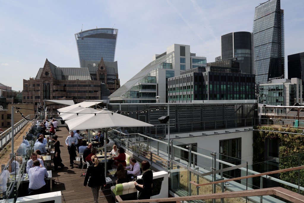 SkyLounge Double Tree by Hilton