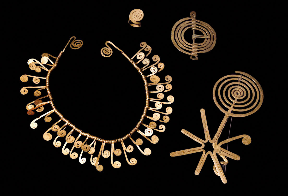 Jewelry by Calder (Via Louisa Guinness Gallery)