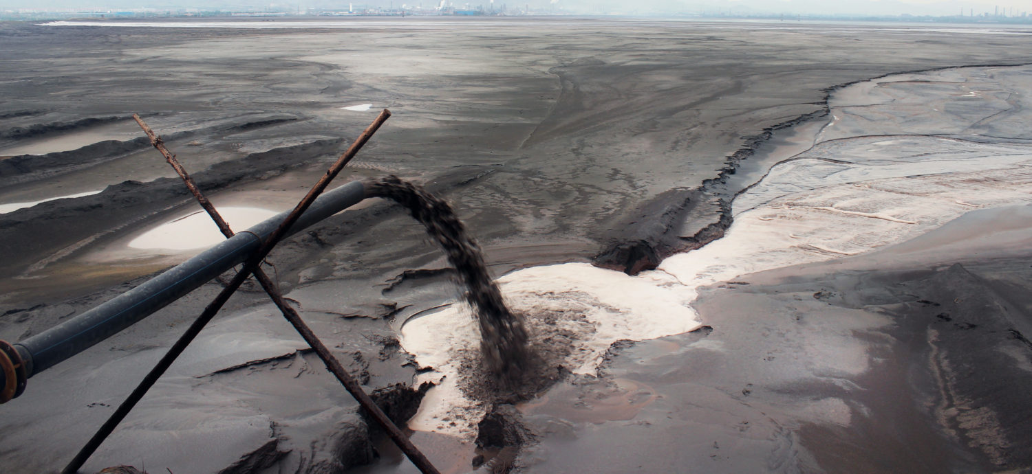 Toxic tailing lake beside Batou RareEarth mineral refinery, Inne ...