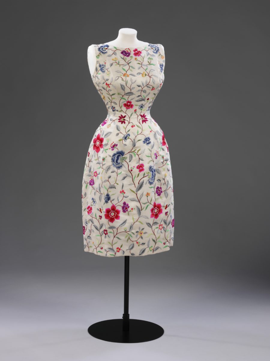 T.27-1974 Evening dress Cristóbal Balenciaga (1895-1972) Paris 1962 Embroidered silk