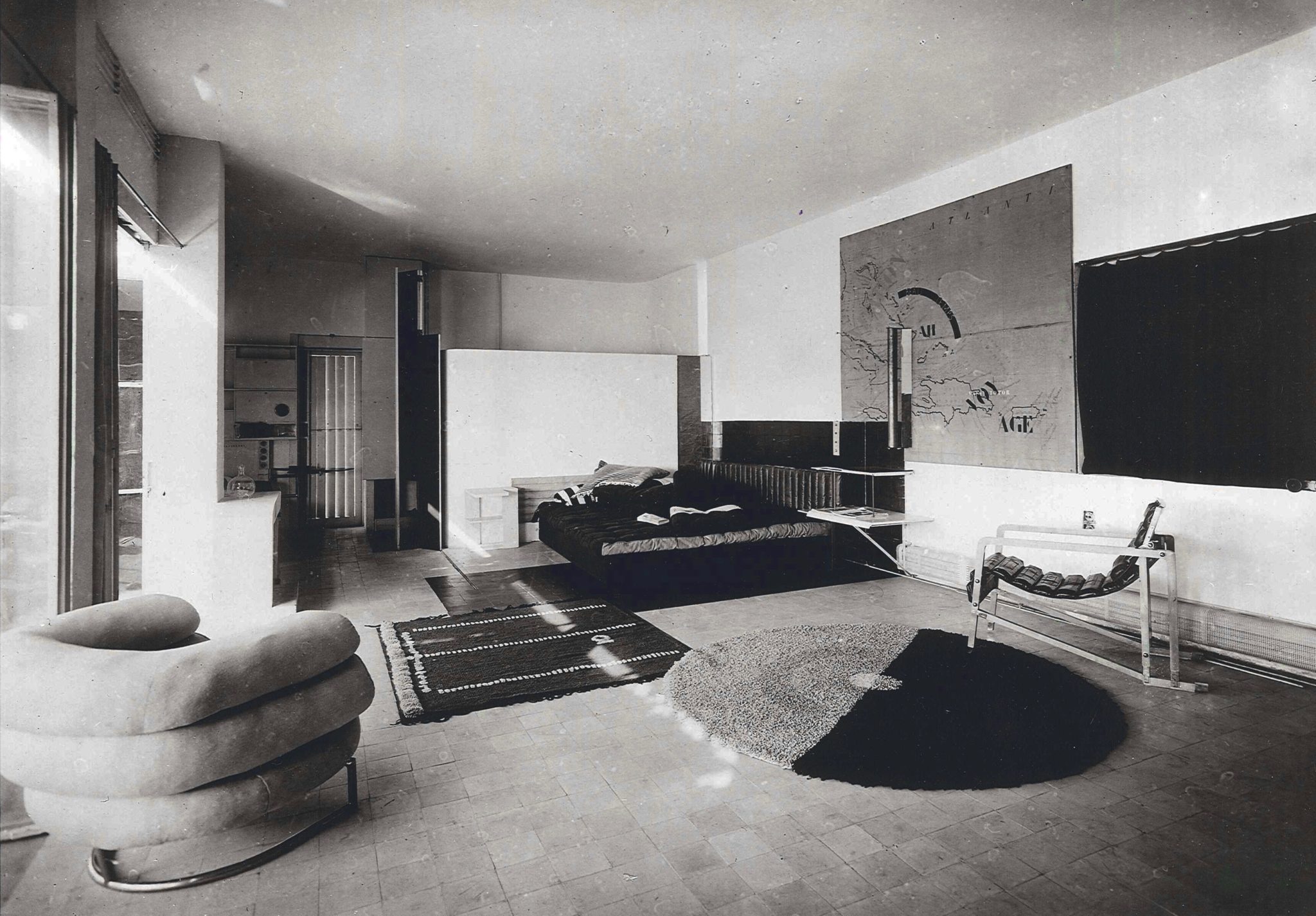 How A Nude Le Corbusier Vandalised Eileen Gray S Modernist Icon Something Curated